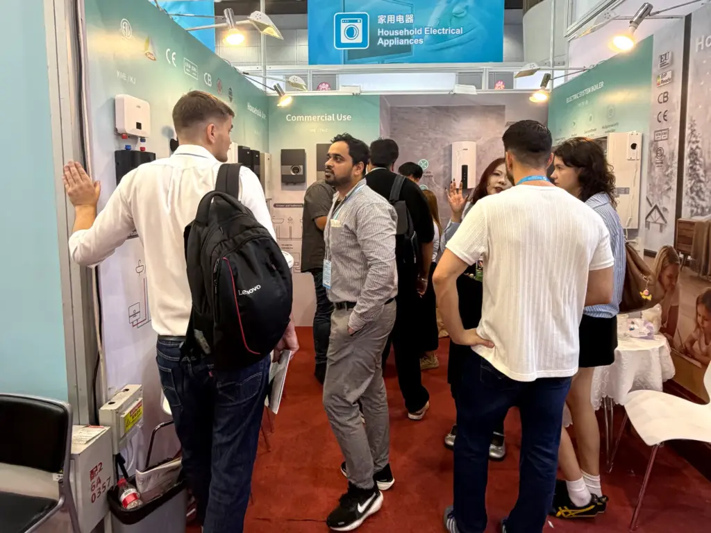 На стенде JNOD Canton Fair представлен диспенсер для воды 7 в 1 под столом